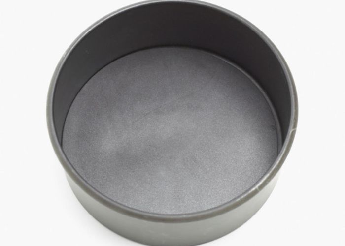 What's the Correct Way to Measure the Size of a Baking Pan?