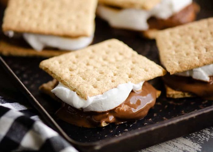 How Do You Make Oven-baked S'mores With a Graham Cracker Crust?